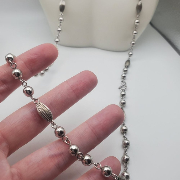 Silver metallic faux‎ pearl beaded necklace - Picture 2 of 3